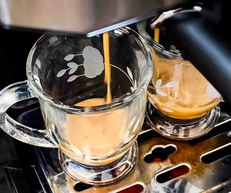 Iced-Brown-Sugar-Oatmilk-Shaken-Espresso